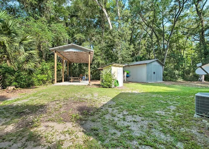 Serene Old Town Getaway Near Suwannee River!